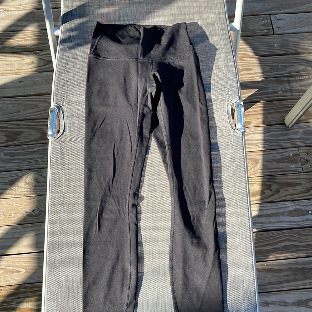 Black Lululemon Wunder Under leggings 25 inch size 4